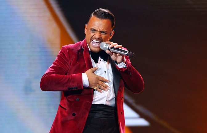 Nach 16 Jahren wieder im DSDS-Finale: Menowin Fröhlich<span class='image-autor'>Foto: Stefan Gregorowius/RTL/dpa</span>