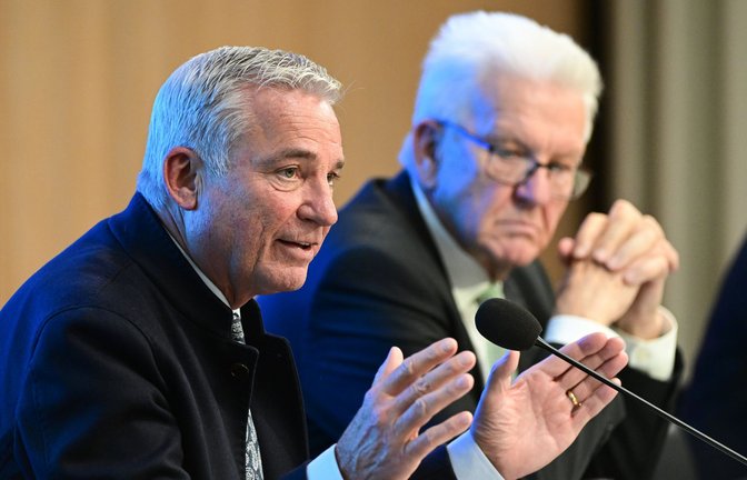 Ministerpräsident Winfried Kretschmann (Grüne, re.) und sein Stellvertreter Thomas Strobl (CDU)<span class='image-autor'>Foto: dpa/Bernd Weißbrod</span>