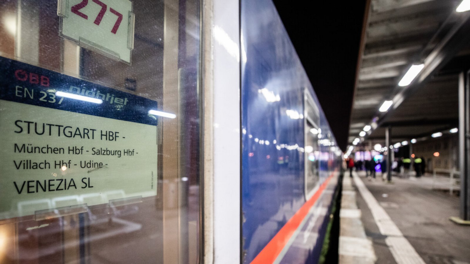 Der Nachtzug nach Venedig pausiert zwischen November 2024 und Juli 2025.Der Nachtzug nach Venedig pausiert zwischen November 2024 und Juli 2025.Der Nachtzug nach Venedig pausiert zwischen November 2024 und Juli 2025.Der Nachtzug nach Venedig pausiert zwischen November 2024 und Juli 2025.Foto: Lichtgut/Christoph Schmidt Der Nachtzug nach Venedig pausiert zwischen November 2024 und Juli 2025.Der Nachtzug nach Venedig pausiert zwischen November 2024 und Juli 2025.Der Nachtzug nach Venedig pausiert zwischen November 2024 und Juli 2025.Der Nachtzug nach Venedig pausiert zwischen November 2024 und Juli 2025.Foto: Lichtgut/Christoph Schmidt