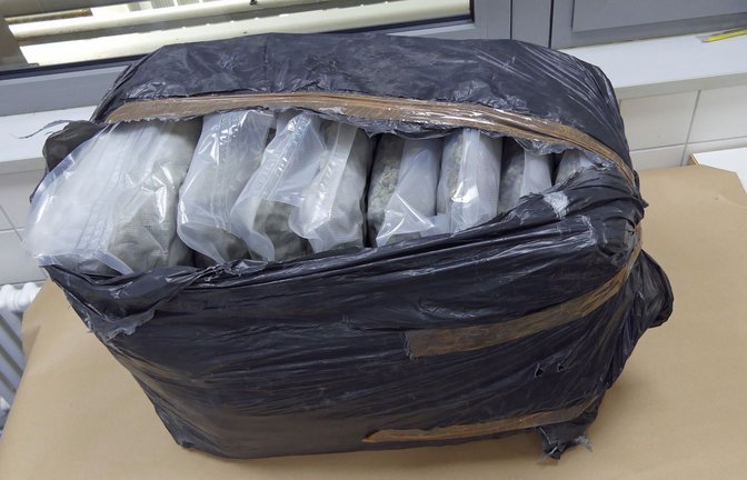 Die Ermittler fanden in den Taschen des Tatverdächtigen insgesamt 50 Kilogramm Marihuana.<span class='image-autor'>Foto: Polizeipräsidium Freiburg</span>