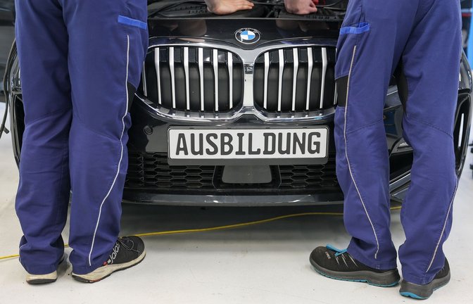 Weniger junge Menschen wählen den Weg einer dualen Ausbildung. (Archivbild)<span class='image-autor'>Foto: Jan Woitas/dpa</span>
