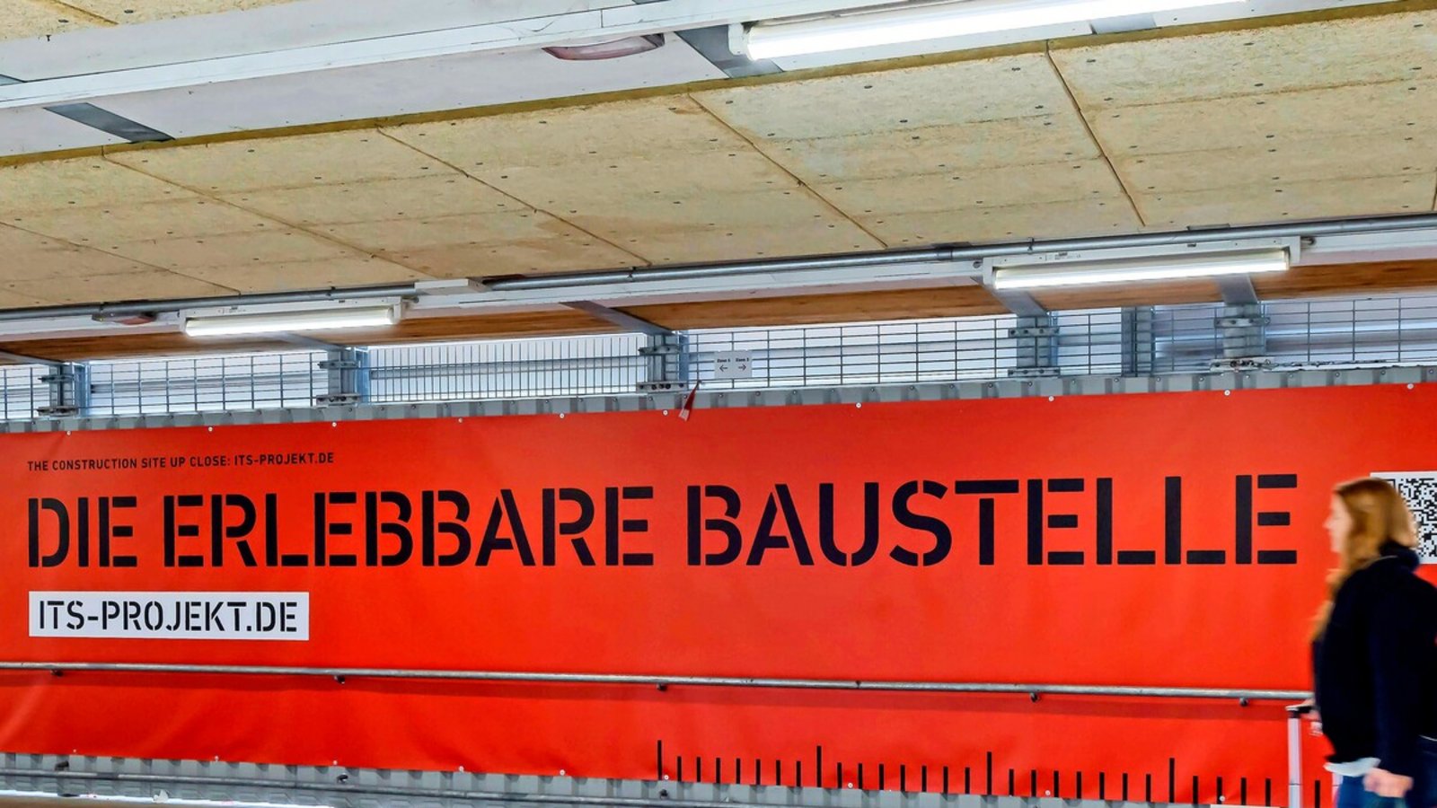 Der Fußgängertunnel zum Hauptbahnhof Stuttgart trägt längst den Beinamen „Fernwanderweg“.Foto: imago/Arnulf Hettrich