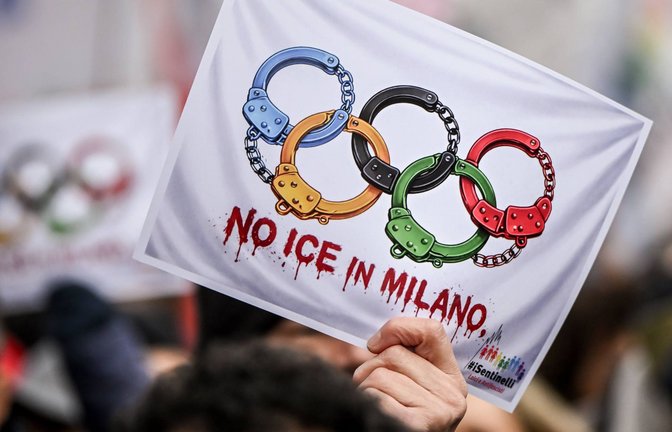 Protest gegen die US-Einwanderungsbehörde ICE in Mailand: Olympische Spiele sind nie unpolitisch.<span class='image-autor'>Foto: IMAGO/Avalon.red</span>