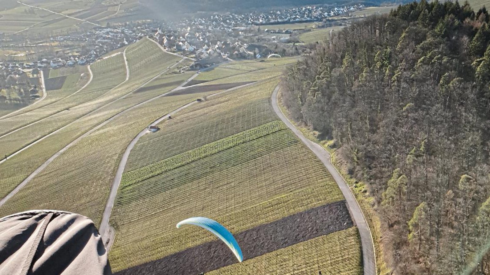 Am Hausberg in Hohenhaslach beschert das Wetter den Flugsportbegeisterten doch gute Flugbedingungen. Foto: p Am Hausberg in Hohenhaslach beschert das Wetter den Flugsportbegeisterten doch gute Flugbedingungen. Foto: p