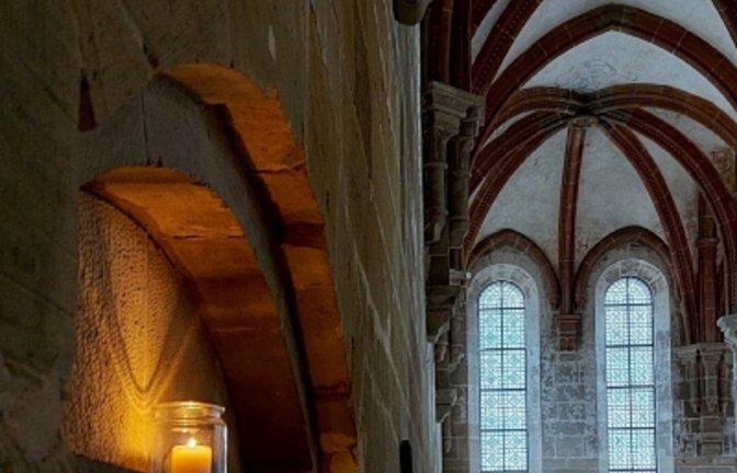 Kerzen im Kloster. <span class='image-autor'>Foto: SSG/Müller</span>