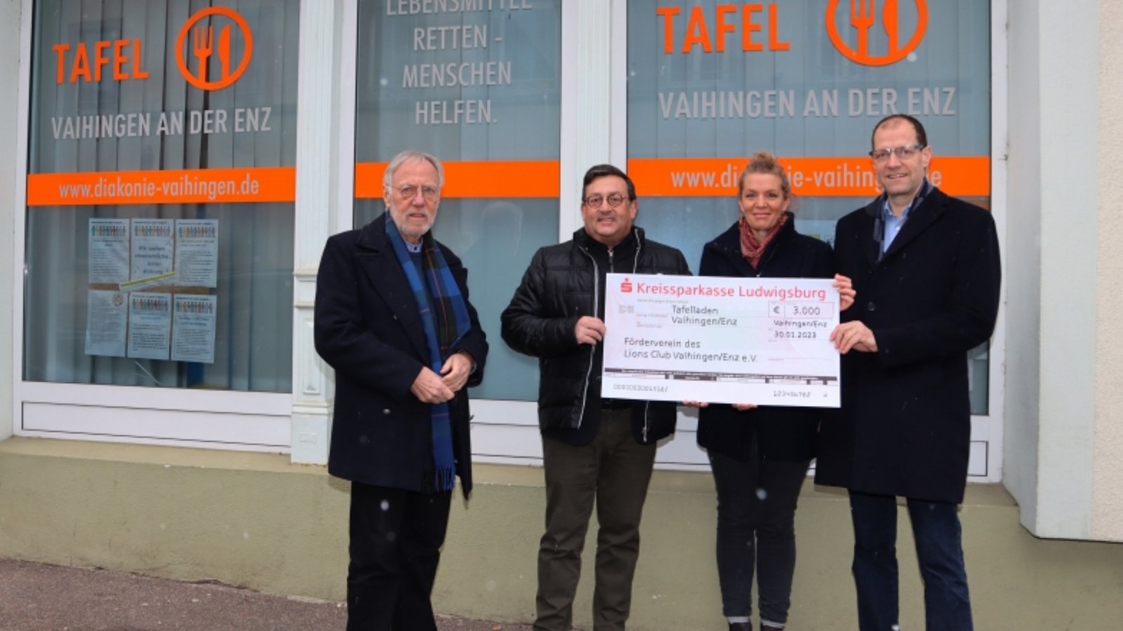 Lions spenden 4000 Euro für den Vaihinger Tafelladen