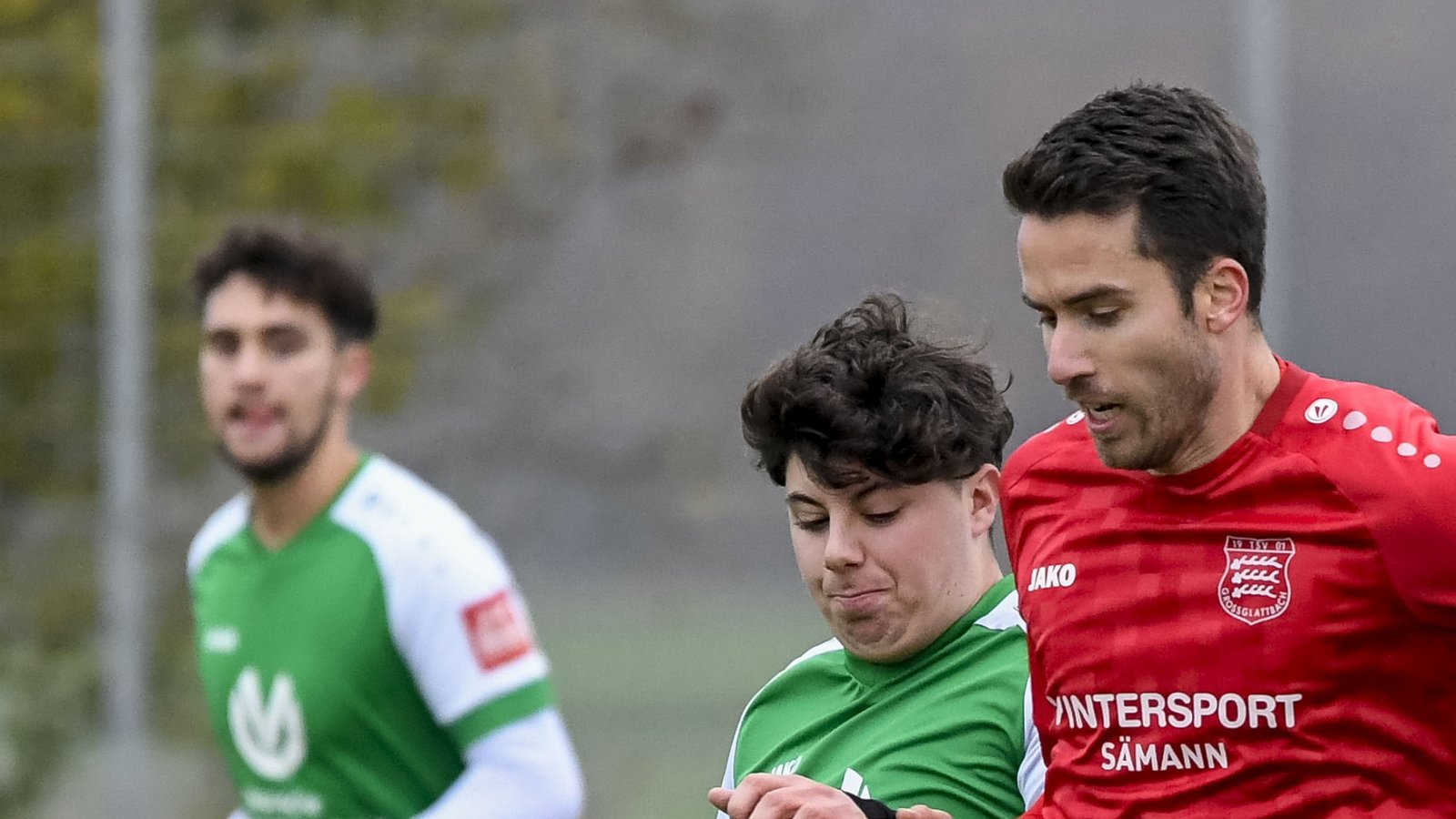 Jonathan Gayer (rechts) behält mit dem TSV Großglattbach seine blütenweiße Weste und schlägt den TV Markgröningen II mit 3:0.  Foto: Leitner