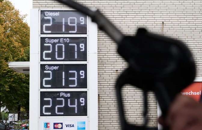 Steuer-Milliarden für den Tankrabatt: Wäre eine Übergewinnsteuer nicht besser?<span class='image-autor'>Sina Schuldt/dpa</span>