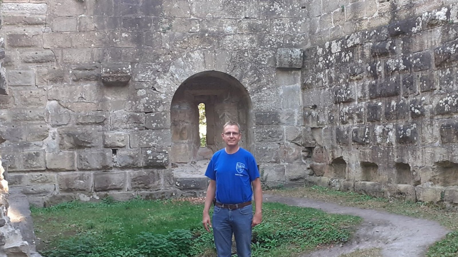 Stefan Weber von der Interessengemeinschaft Burg Blankenhorn hofft auf viele aufschlussreiche Funde im Bereich der Vorburg. Archivfoto: VKZ/Glemser Stefan Weber von der Interessengemeinschaft Burg Blankenhorn hofft auf viele aufschlussreiche Funde im Bereich der Vorburg. Archivfoto: VKZ/Glemser
