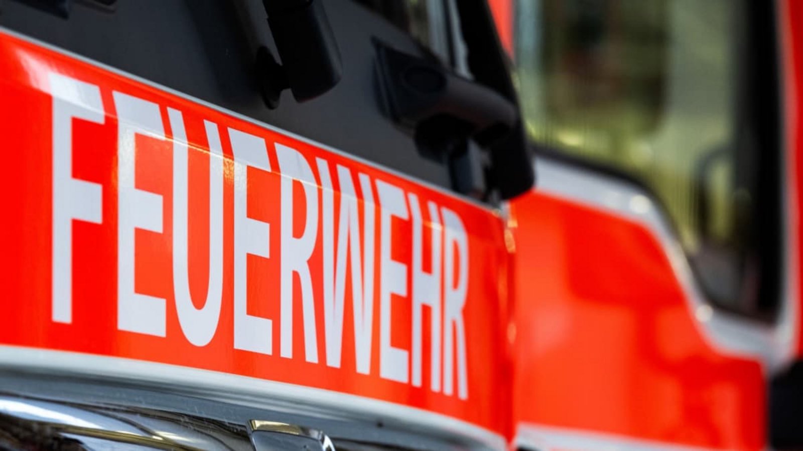 Die Feuerwehr eilte zum brennenden Auto (Symbolbild).Soeren Stache/dpa Die Feuerwehr eilte zum brennenden Auto (Symbolbild).Soeren Stache/dpa