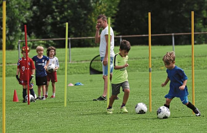 Ball halten ist schon dann knifflig, wenn der Gegner nur aus Stangen besteht. Foto: Küppers