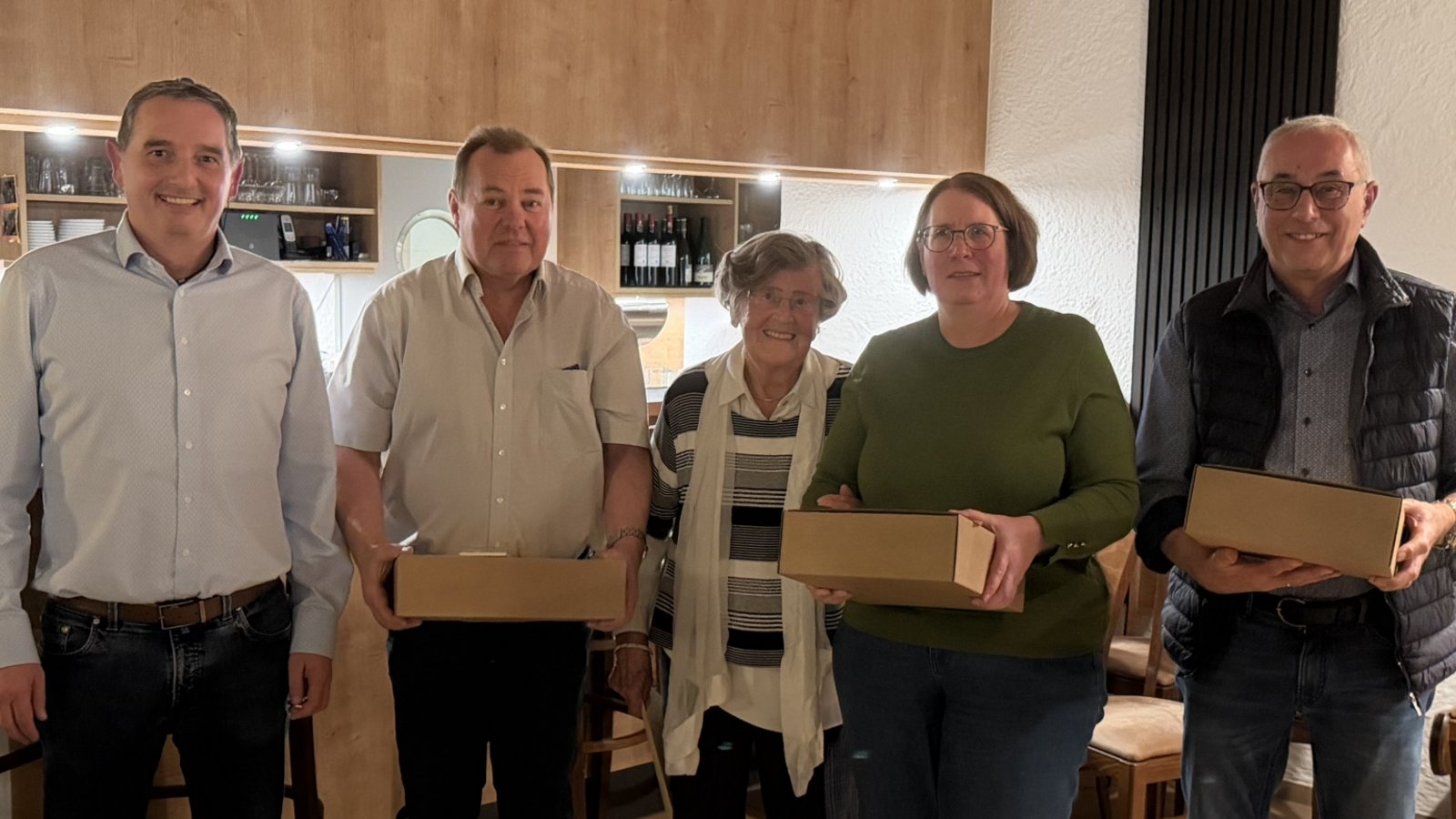 Der TSV Enzweihingen ehrt langjährige Mitglieder, hier für 50 und 80 Jahre Mitgliedschaft. Foto: p