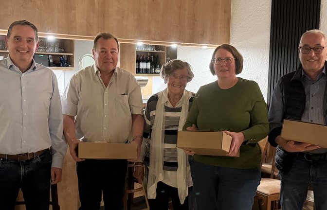 Der TSV Enzweihingen ehrt langjährige Mitglieder, hier für 50 und 80 Jahre Mitgliedschaft. <span class='image-autor'>Foto: p</span>