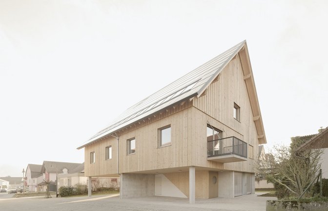 Das Haus Hoinka schließt eine Baulücke im Ortskern von Pfaffenhofen – sehr  zur Freude der Gemeinde, die sich über die Nachverdichtung auf dem Land freut.<span class='image-autor'>Foto: /Brigida Gonzalez</span>