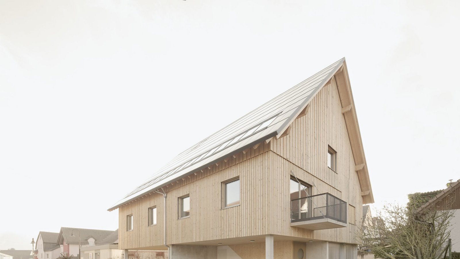 Das Haus Hoinka schließt eine Baulücke im Ortskern von Pfaffenhofen – sehr zur Freude der Gemeinde, die sich über die Nachverdichtung auf dem Land freut.Foto: /Brigida Gonzalez Das Haus Hoinka schließt eine Baulücke im Ortskern von Pfaffenhofen – sehr zur Freude der Gemeinde, die sich über die Nachverdichtung auf dem Land freut.Foto: /Brigida Gonzalez