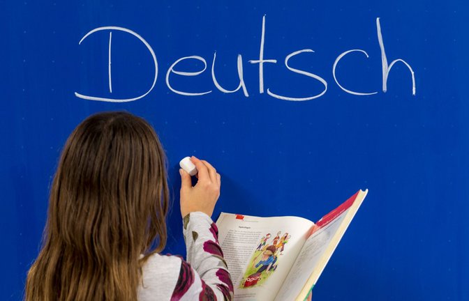 Deutsch ist zum Problemfach  geworden. Immer mehr Schüler haben  elementare Probleme mit der Sprache.<span class='image-autor'>Foto: dpa/Armin Weigel</span>