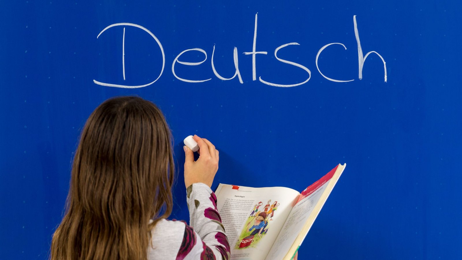 Deutsch ist zum Problemfach  geworden. Immer mehr Schüler haben  elementare Probleme mit der Sprache.Foto: dpa/Armin Weigel