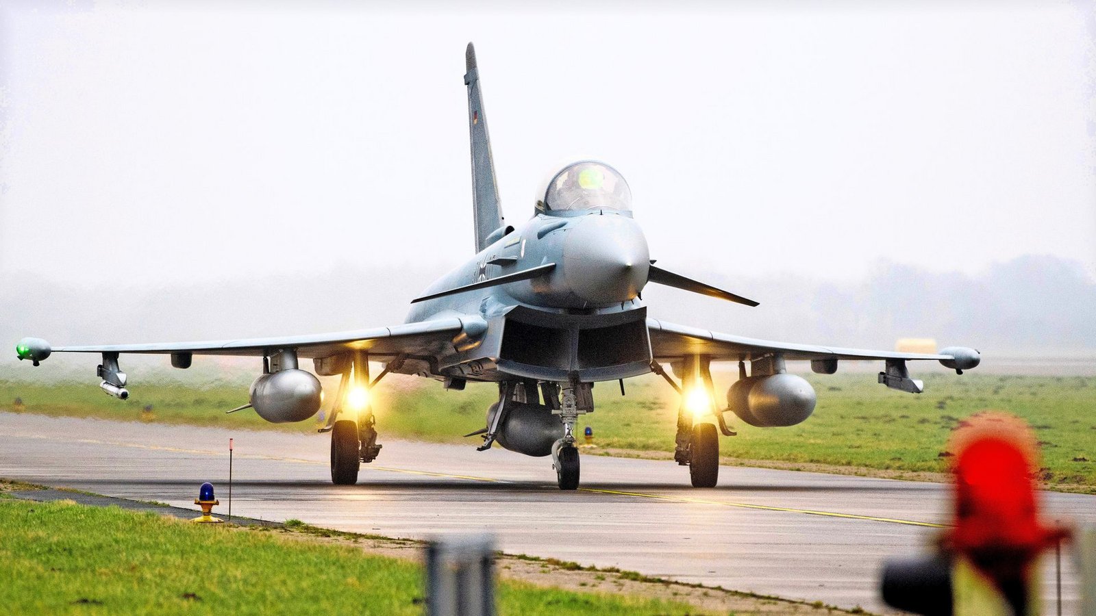 Ein Eurofighter auf dem deutschen Fliegerhorst WittmundhafenFoto: dpa/H.-C. Dittrich Ein Eurofighter auf dem deutschen Fliegerhorst WittmundhafenFoto: dpa/H.-C. Dittrich