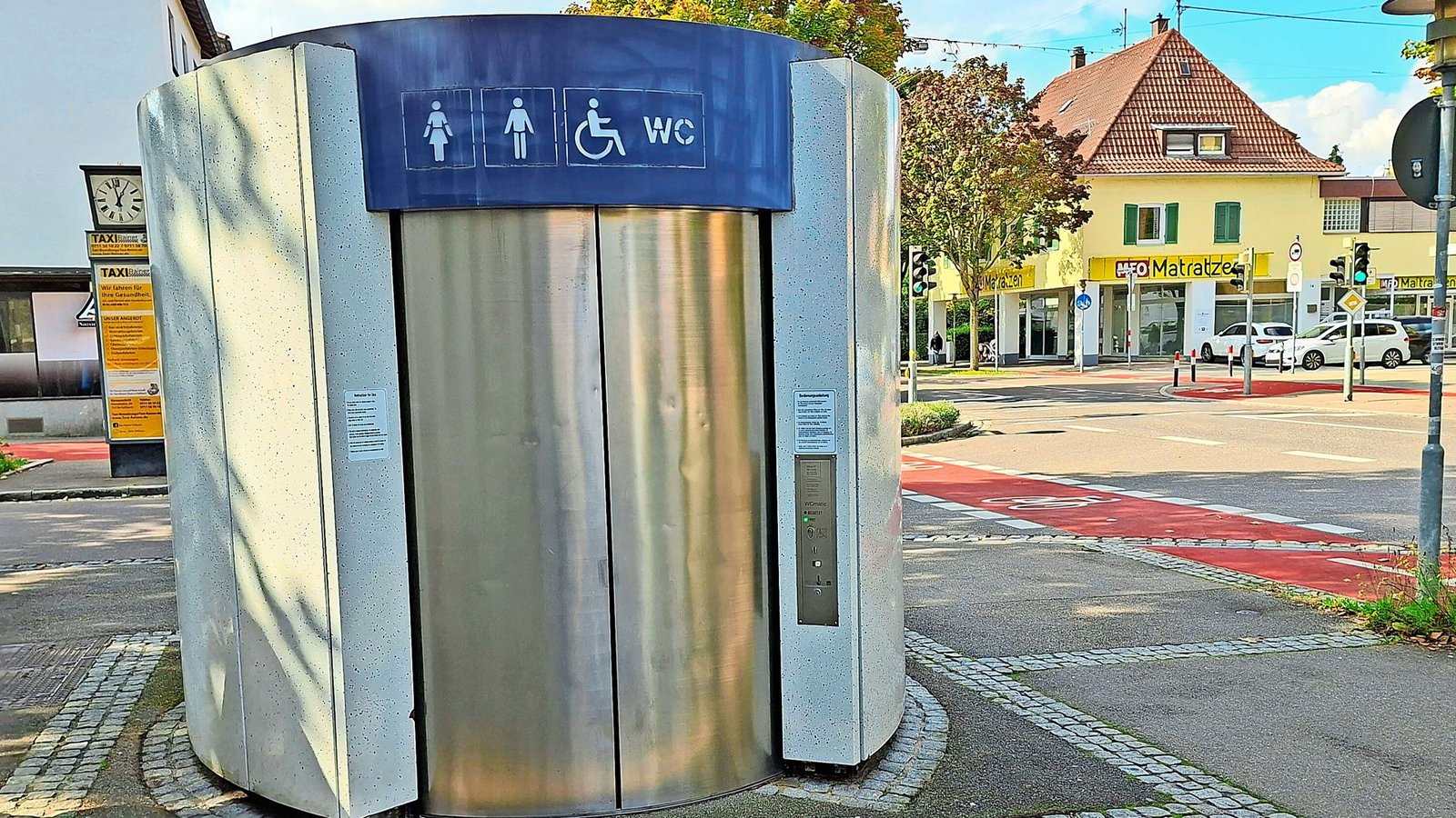 iele Menschen in Deutschland sind mit dem Zustand und der Verfügbarkeit öffentlicher Toiletten unzufrieden (Symbolfoto).Foto: Dirk Herrmann/dpa iele Menschen in Deutschland sind mit dem Zustand und der Verfügbarkeit öffentlicher Toiletten unzufrieden (Symbolfoto).Foto: Dirk Herrmann/dpa