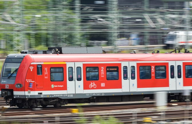 In einem Regionalzug von Stuttgart in Richtung Ulm kam es zu einem Vorfall mit einer Schreckschusswaffe.<span class='image-autor'>Foto: LICHTGUT/Max Kovalenko</span>