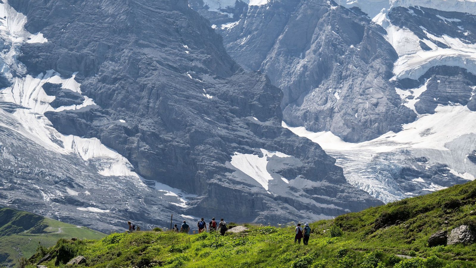 Die Studentin verunglückte beim Wandern in den Schweizer Alpen tödlich. (Symbolbild)Foto: Peter Schneider/KEYSTONE/dpa/Peter Schneider