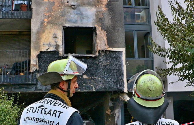 Das in Feuerbach in einer Garage an einem Auto ausgebrochene Feuer hat das Wohngebäude stark beschädigt.
         Foto: 
            KS-Images/Rometsch<span class='image-autor'>Foto: &nbsp;</span>