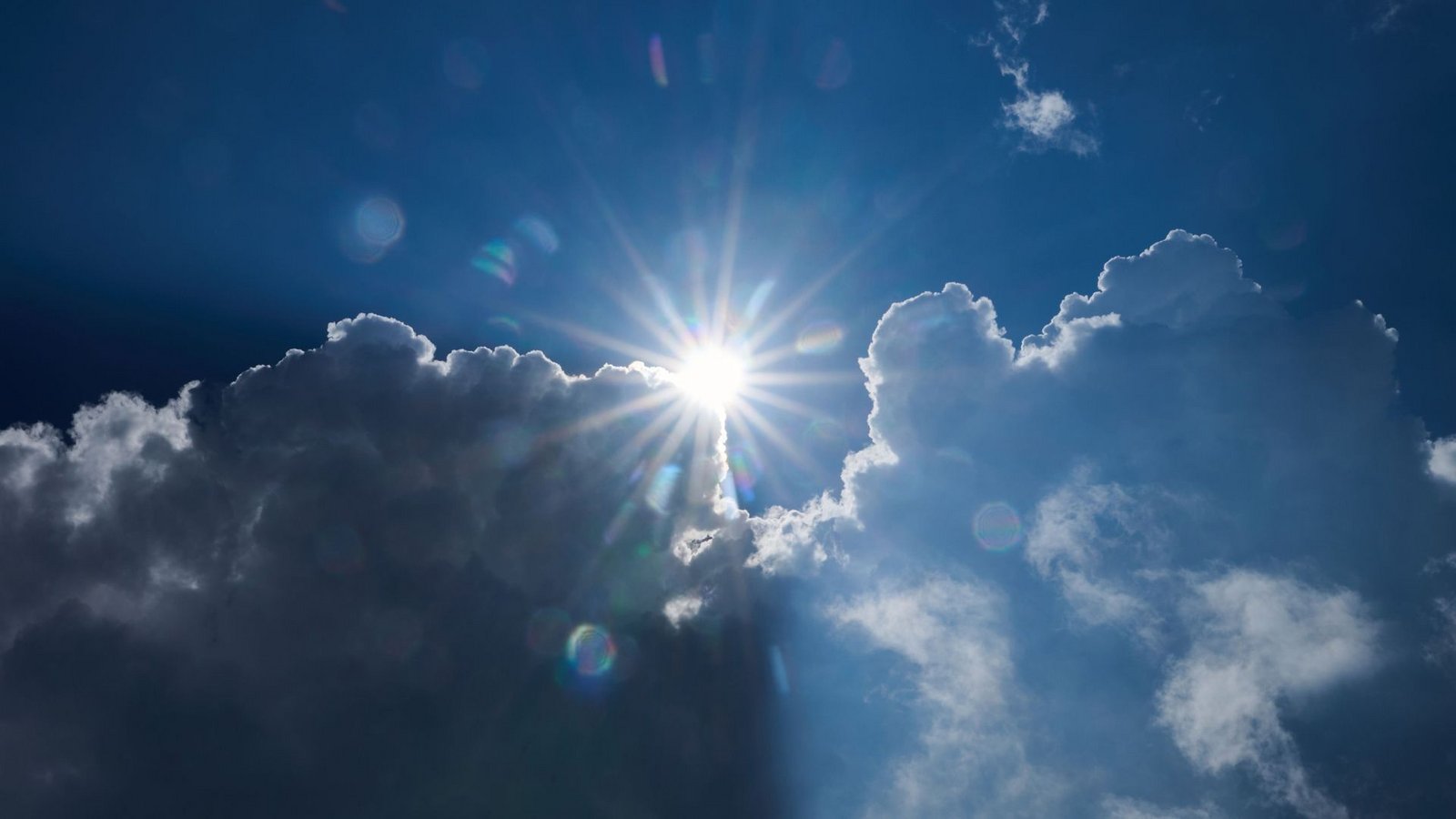 In Baden-Württemberg zeigt sich die Sonne (Symbolbild).<span class='image-autor'>Foto: Annette Riedl/dpa</span>