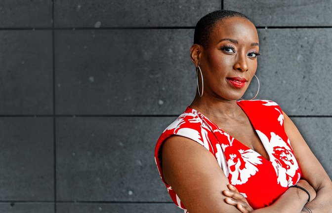 Aisata Blackman im Foyer des Stuttgarter Pressehauses beim Redaktionsbesuch.<span class='image-autor'>Foto: Lichtgut/Leif Piechowski</span>