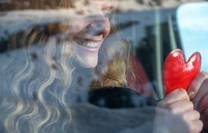 Eine gute Möglichkeit, um sich unterwegs aufzuwärmen: Taschenwärmer.<span class='image-autor'>Foto: ullision / shutterstock.com</span>