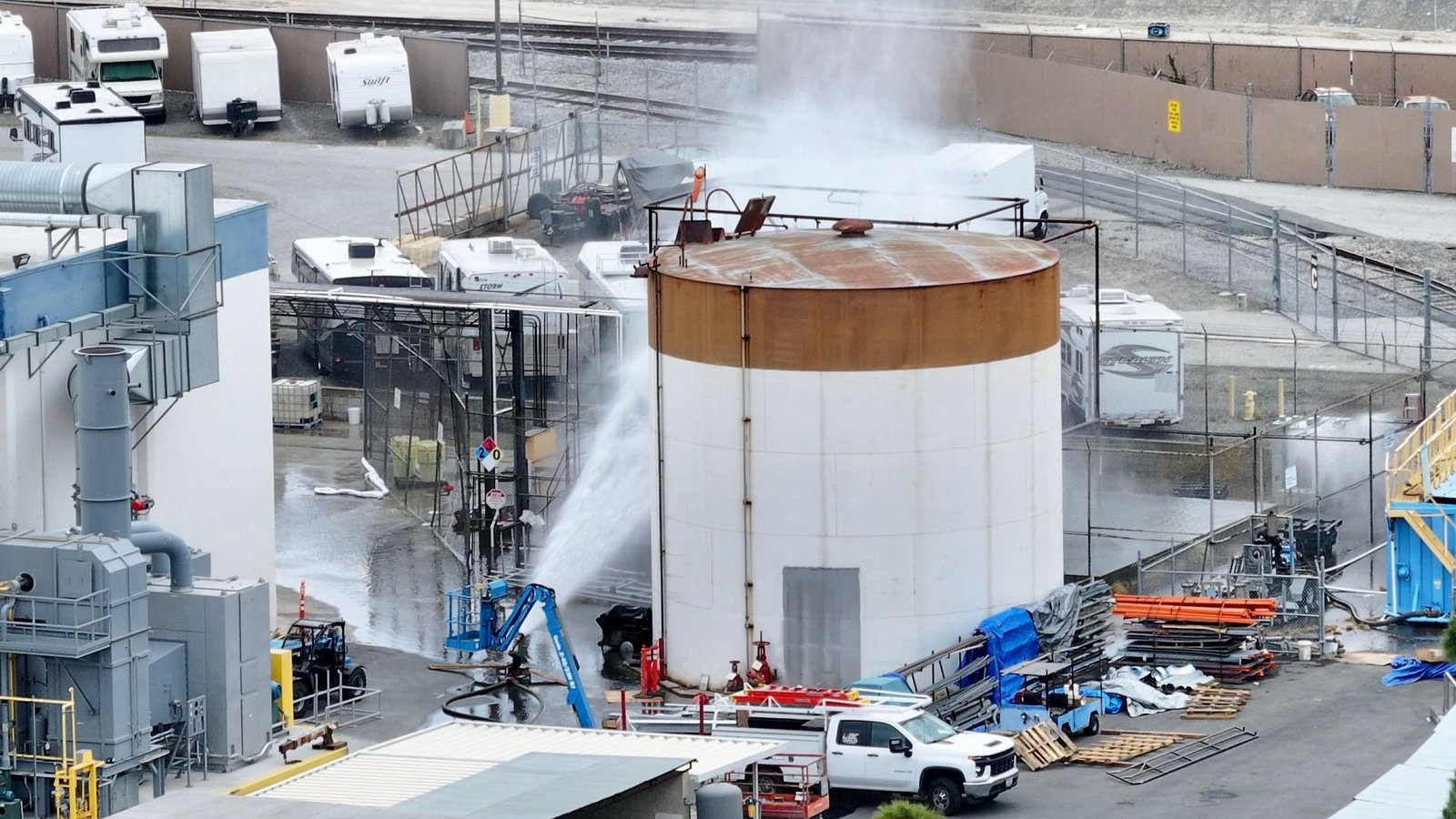 Zehntausende Menschen sind in dem Einzugsgebiet evakuiert worden.Foto: Jeff Gritchen/The Orange County Register/AP/dpa