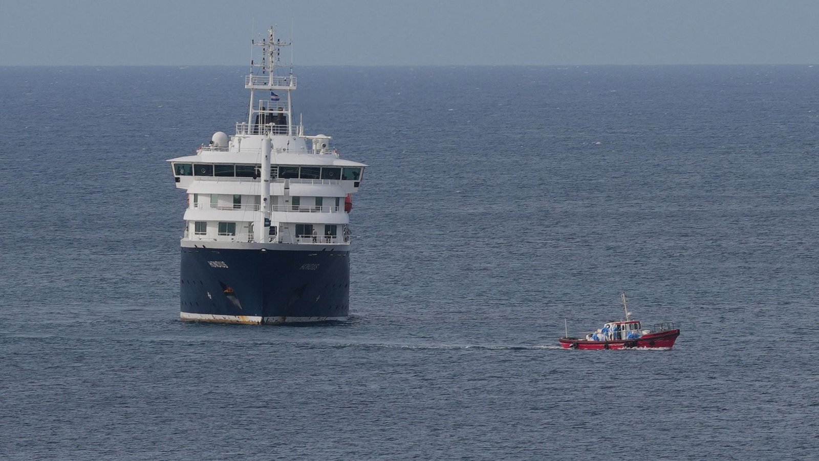 Das betroffene Schiff Hondius hat in Teneriffa angelegt.Foto: Misper Apawu/AP/dpa/Misper Apawu Das betroffene Schiff Hondius hat in Teneriffa angelegt.Foto: Misper Apawu/AP/dpa/Misper Apawu