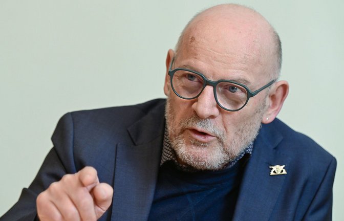 Die strengeren Grenzwerte könnten in Baden-Württemberg eingehalten werden, sagt der Verkehrsminister Winfried Hermann.<span class='image-autor'>Foto: dpa/Bernd Weißbrod</span>