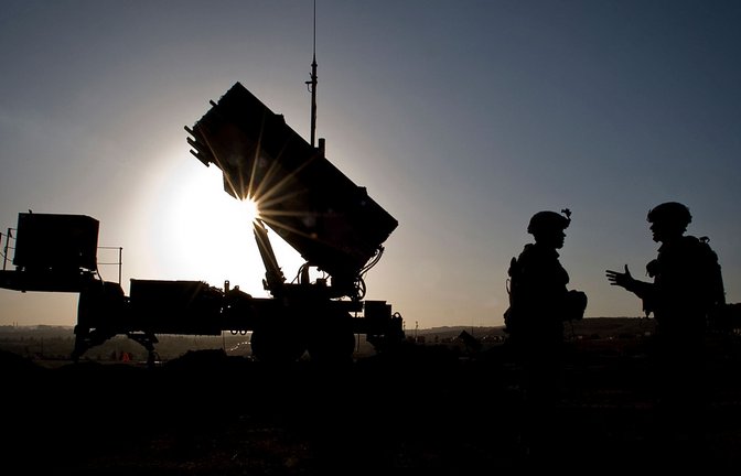 Ein Nato-Abwehrsystem stoppt eine iranische Rakete an der türkischen Grenze. (Archivbild)<span class='image-autor'>Foto: MSgt Sean M. Worrell/US Air Force/dpa</span>