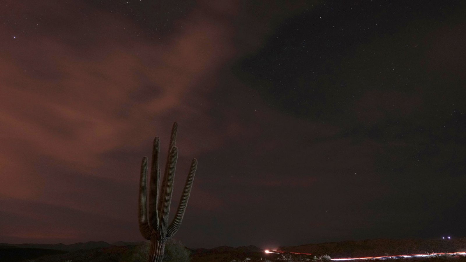 Polarlichter über Arizona, USAFoto: Ross D. Franklin/AP/dpa Polarlichter über Arizona, USAFoto: Ross D. Franklin/AP/dpa