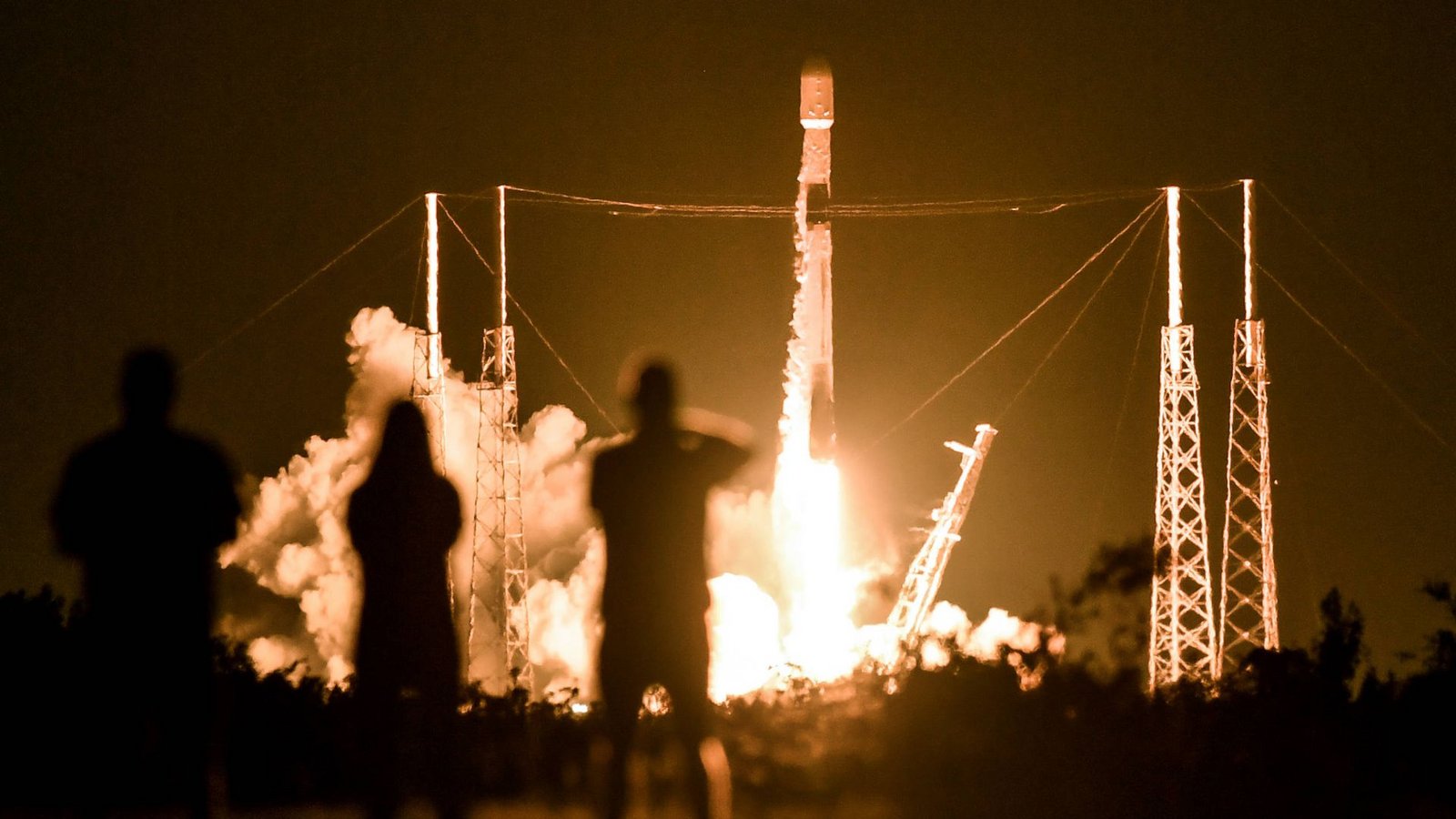 Start einer Rakete des Unternehmens Space X: Auch Satelliten der Bundeswehr wurden damit bereits in den Orbit gebracht.Foto: imago//Craig Bailey Start einer Rakete des Unternehmens Space X: Auch Satelliten der Bundeswehr wurden damit bereits in den Orbit gebracht.Foto: imago//Craig Bailey