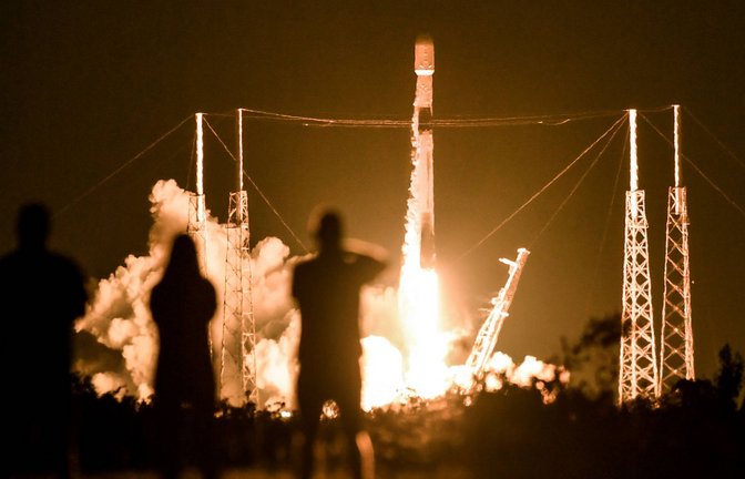 Start einer Rakete des Unternehmens Space X: Auch Satelliten der Bundeswehr wurden damit bereits in den Orbit gebracht.<span class='image-autor'>Foto: imago//Craig Bailey</span>