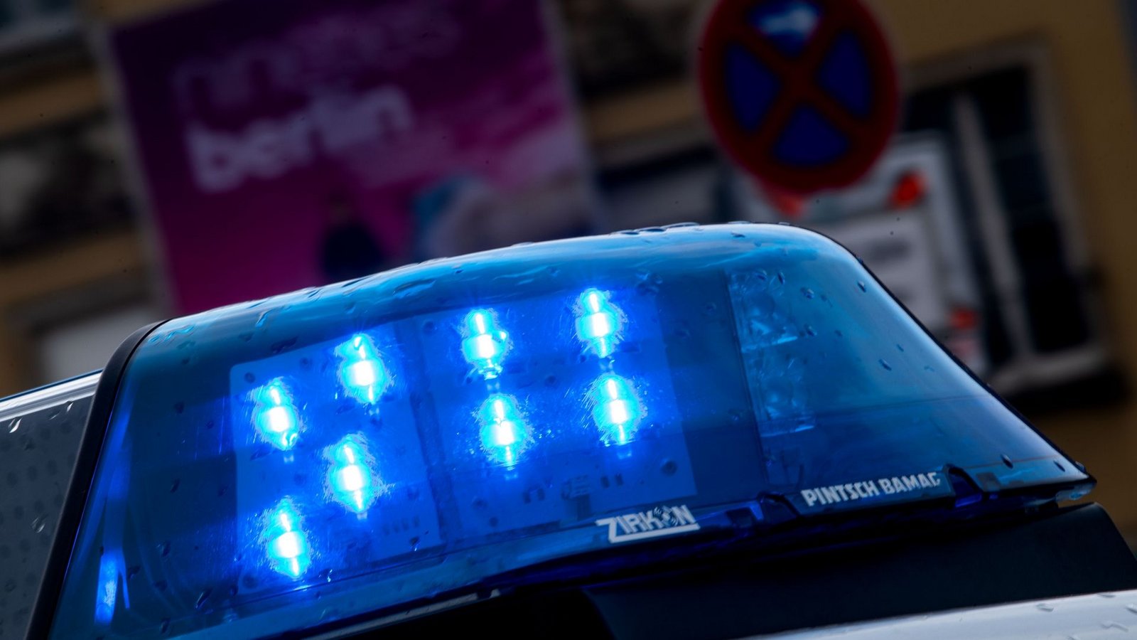 Die Berliner Polizei ermittelt zu einem Angriff mit Handgranate.Foto: Monika Skolimowska/dpa-Zentralbild/dpa