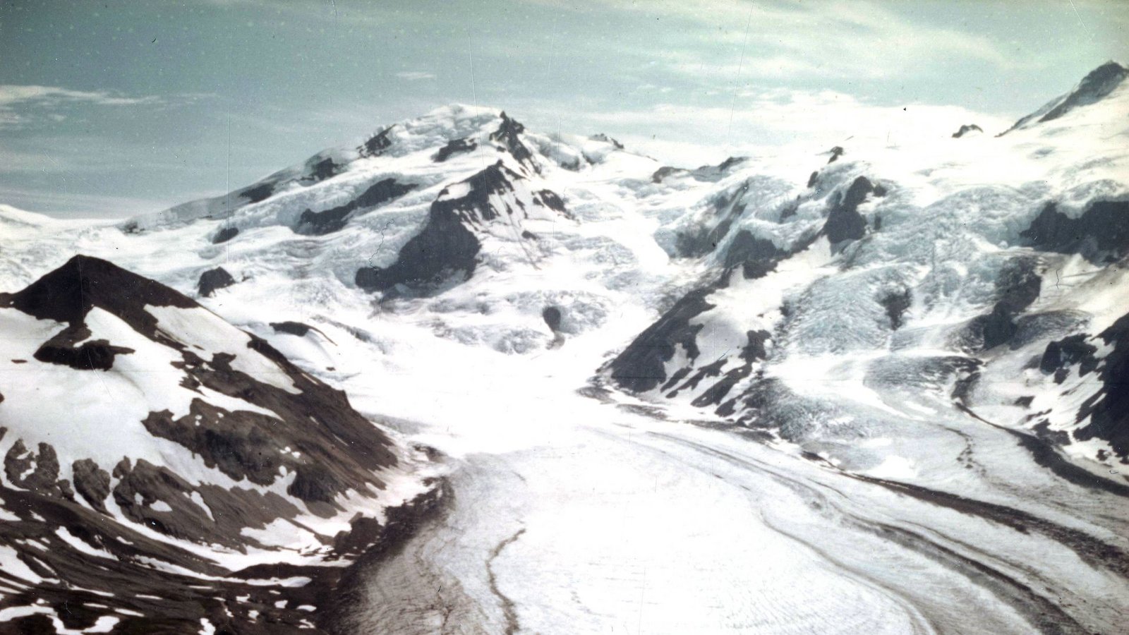 1912 n. Chr. – Katmai, Alaska, USA: Als der Katmai explodierte, hüllte er weite Gebiete Alaskas in dunkle Wolken. 45 Kubikkilometer Asche und Gestein traten aus, was den Ausbruch zum volumenmäßig stärksten des 20. Jahrhunderts machte.Foto: imago/uig
