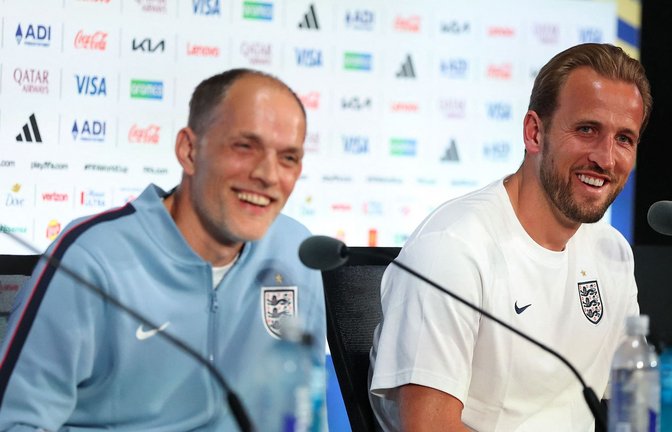 Thomas Tuchel und „VfB-Killer“ Harry Kane gehen gut gelaunt ins Turnier.<span class='image-autor'>Foto: Getty Images via AFP</span>