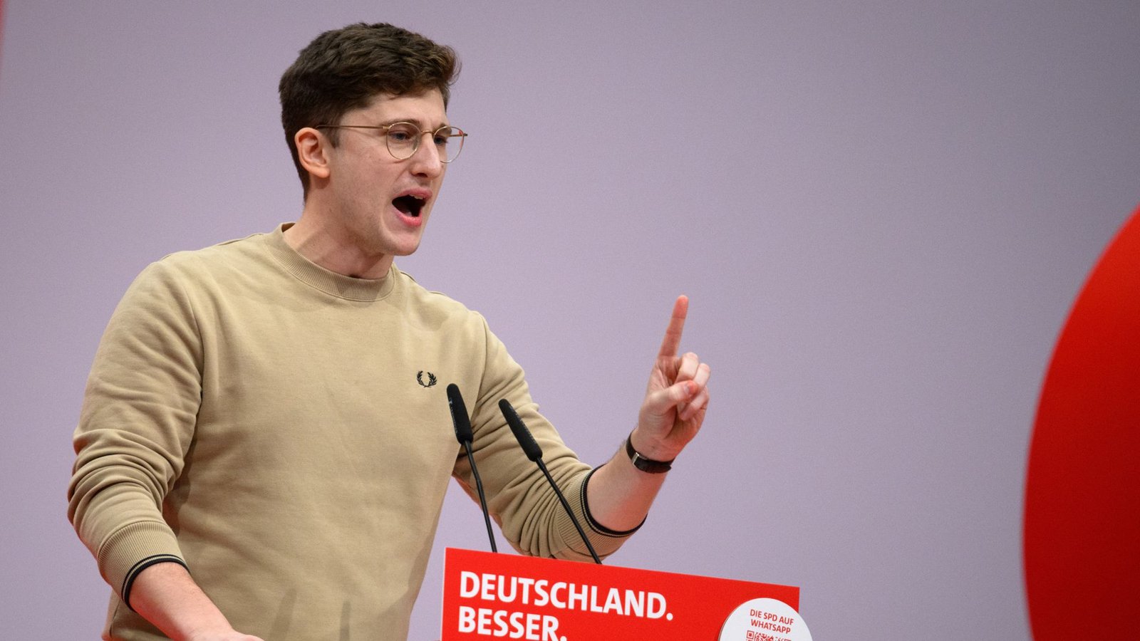 Juso-Chef Philipp Türmer spricht auf dem SPD-Parteitag in Berlin.Foto: dpa/Bernd von Jutrczenka