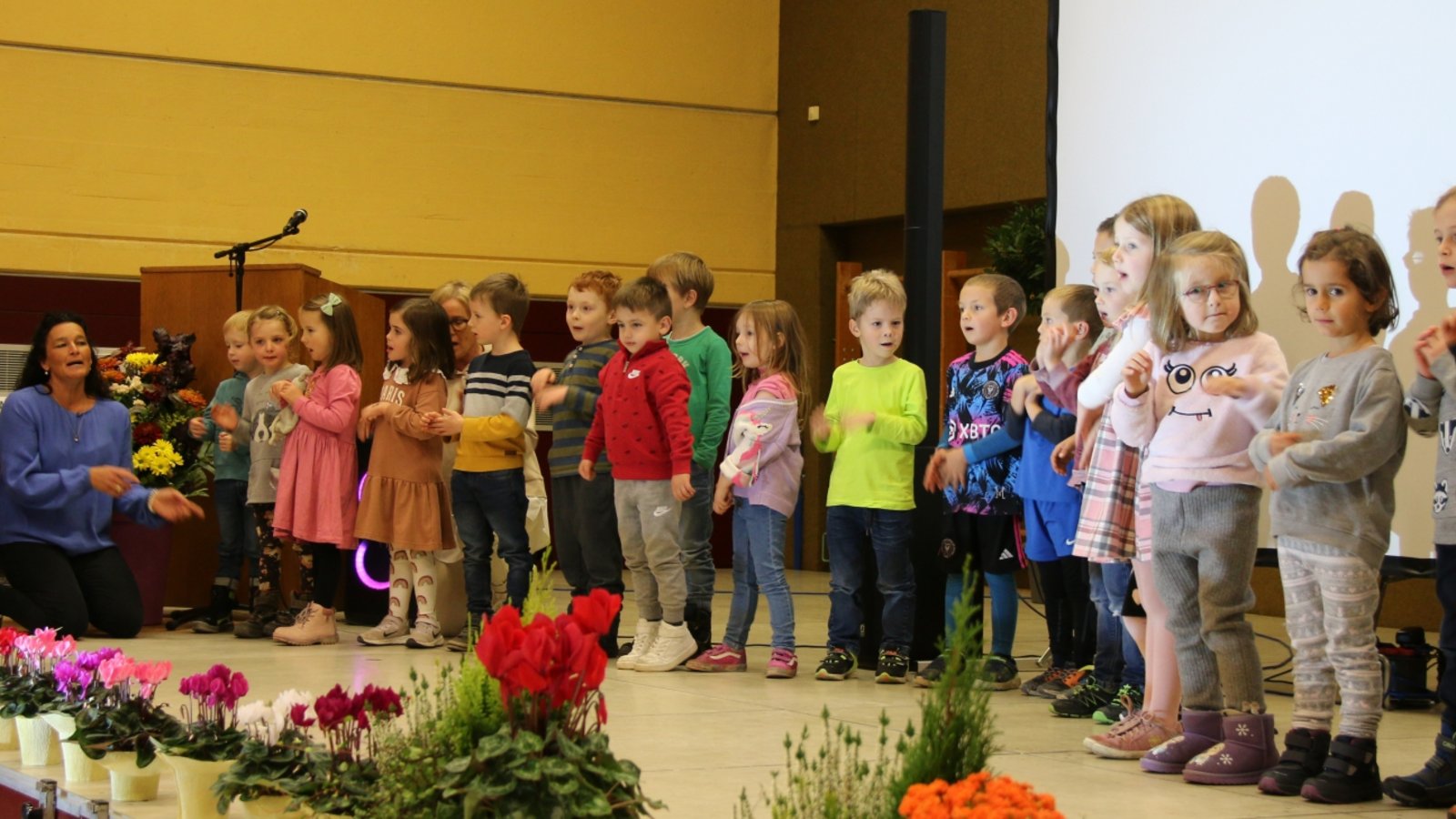 Auftritt der Kindergartenkinder in Nussdorf. Auftritt der Kindergartenkinder in Nussdorf.