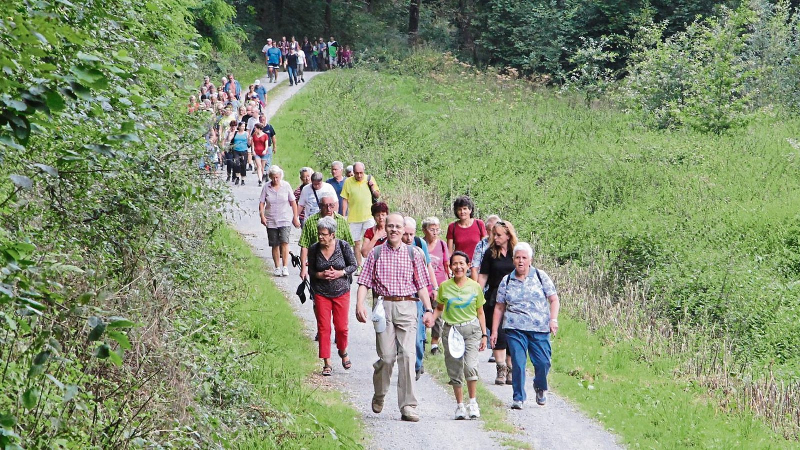 239 Teilnehmer ließen sich von unsicheren Wetterprognosen nicht schrecken und nahmen die zehn Kilometer von Vaihingen nach Oberriexingen zu Fuß in Angriff. Dafür wurden sie mit angenehmen Temperaturen belohnt.  Fotos: Banholzer
