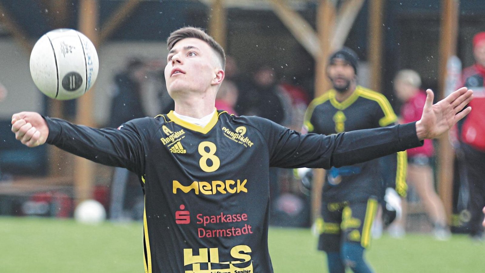 Die Feldsaison – sollte sie gespielt werden – wird die vorerst letzte Spielzeit sein, in der Johannes Jungclaussen das Trikot des Deutschen Serienmeisters TSV Pfungstadt trägt. In der Halle läuft der Auricher wieder für sienen Stammverein TV Vaihingen auf. Foto: Archiv/Nachreiner Die Feldsaison – sollte sie gespielt werden – wird die vorerst letzte Spielzeit sein, in der Johannes Jungclaussen das Trikot des Deutschen Serienmeisters TSV Pfungstadt trägt. In der Halle läuft der Auricher wieder für sienen Stammverein TV Vaihingen auf. Foto: Archiv/Nachreiner
