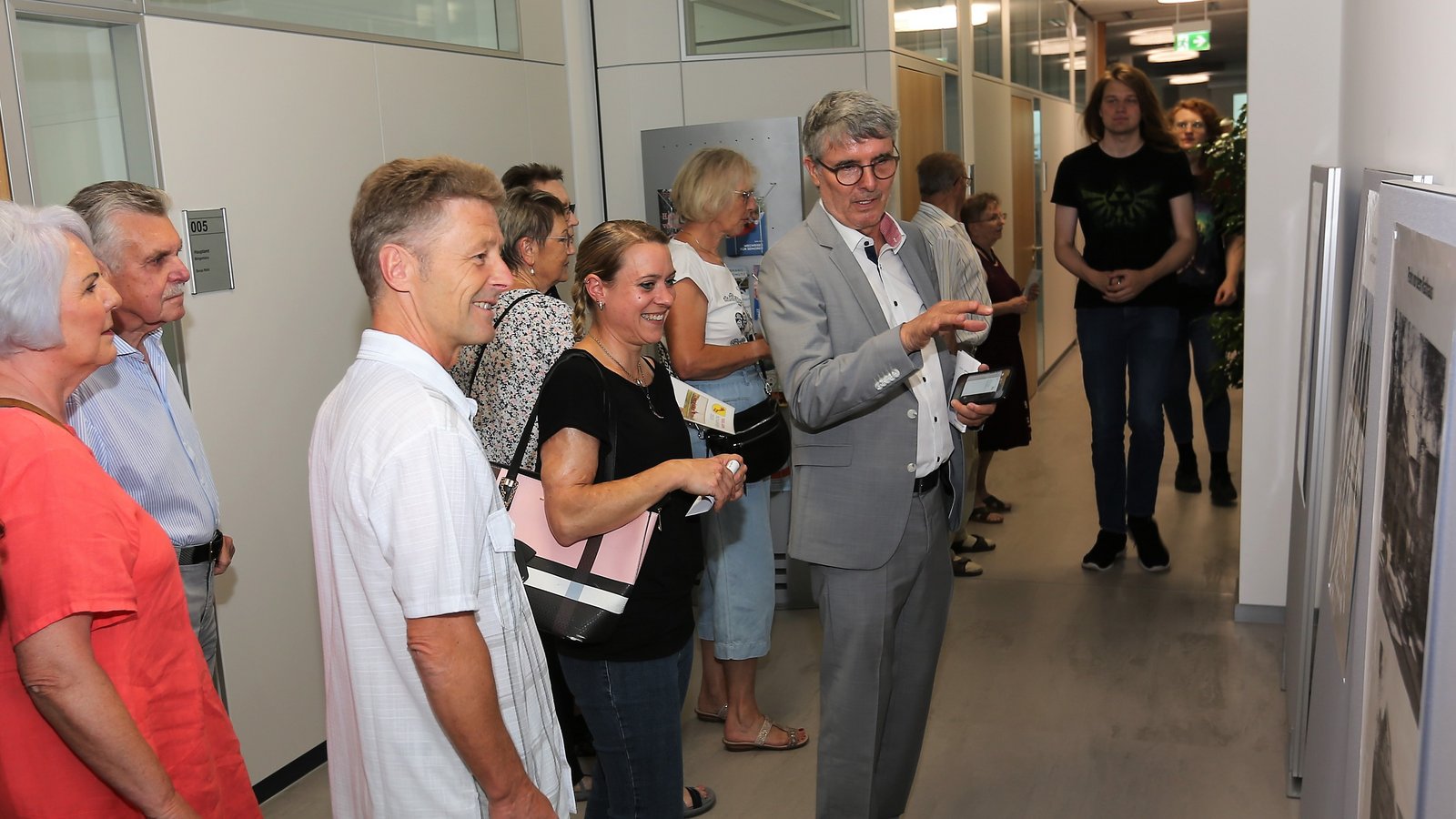 Tag der offenen Tür: Gestern konnte sich die Illinger Bevölkerung mal in aller Ruhe in ihrem Rathaus umschauen – ganz ohne Termindruck oder lästige Behördengänge. Fotos: Küppers Tag der offenen Tür: Gestern konnte sich die Illinger Bevölkerung mal in aller Ruhe in ihrem Rathaus umschauen – ganz ohne Termindruck oder lästige Behördengänge. Fotos: Küppers