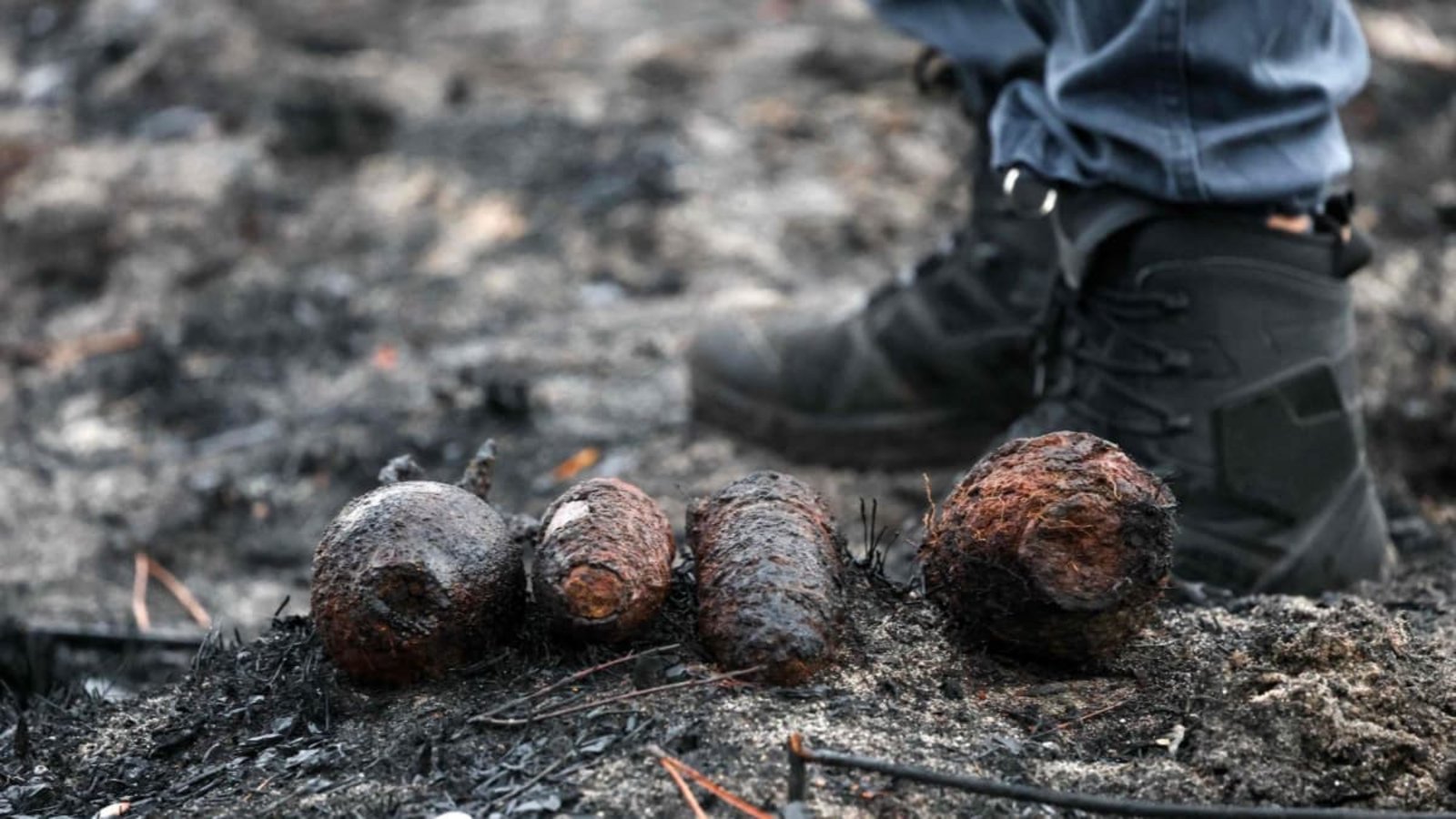 Die Waldbrände in Frankreich haben Granaten offengelegt.Romain Perrocheau/AFP/dpa Die Waldbrände in Frankreich haben Granaten offengelegt.Romain Perrocheau/AFP/dpa