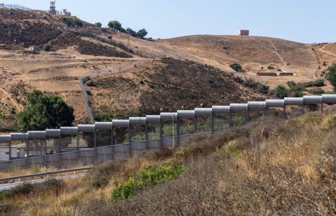 Der Grenzzaun, der die spanische autonome Stadt Ceuta umgibt.<span class='image-autor'>Antonio Sempere/JNA via ZUMA Press Wire/dpa</span>