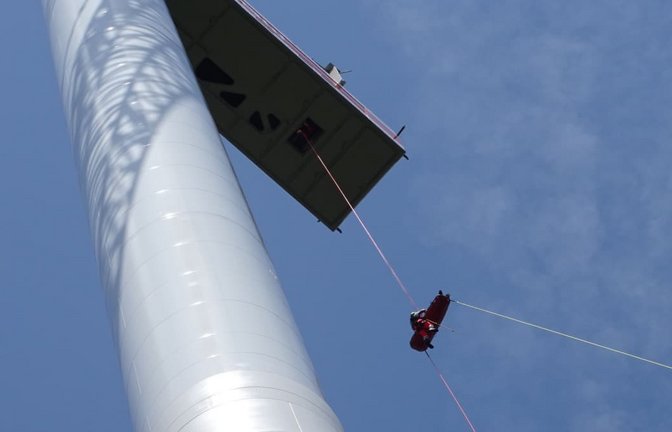 Aus dem sogenannten Servicegebäude, dem Bauteil oben an der Spitze, musste ein 35-Jähriger abgeseilt werden.<span class='image-autor'>Steffi Stocker/Kreisfeuerwehrverband Calw﻿</span>