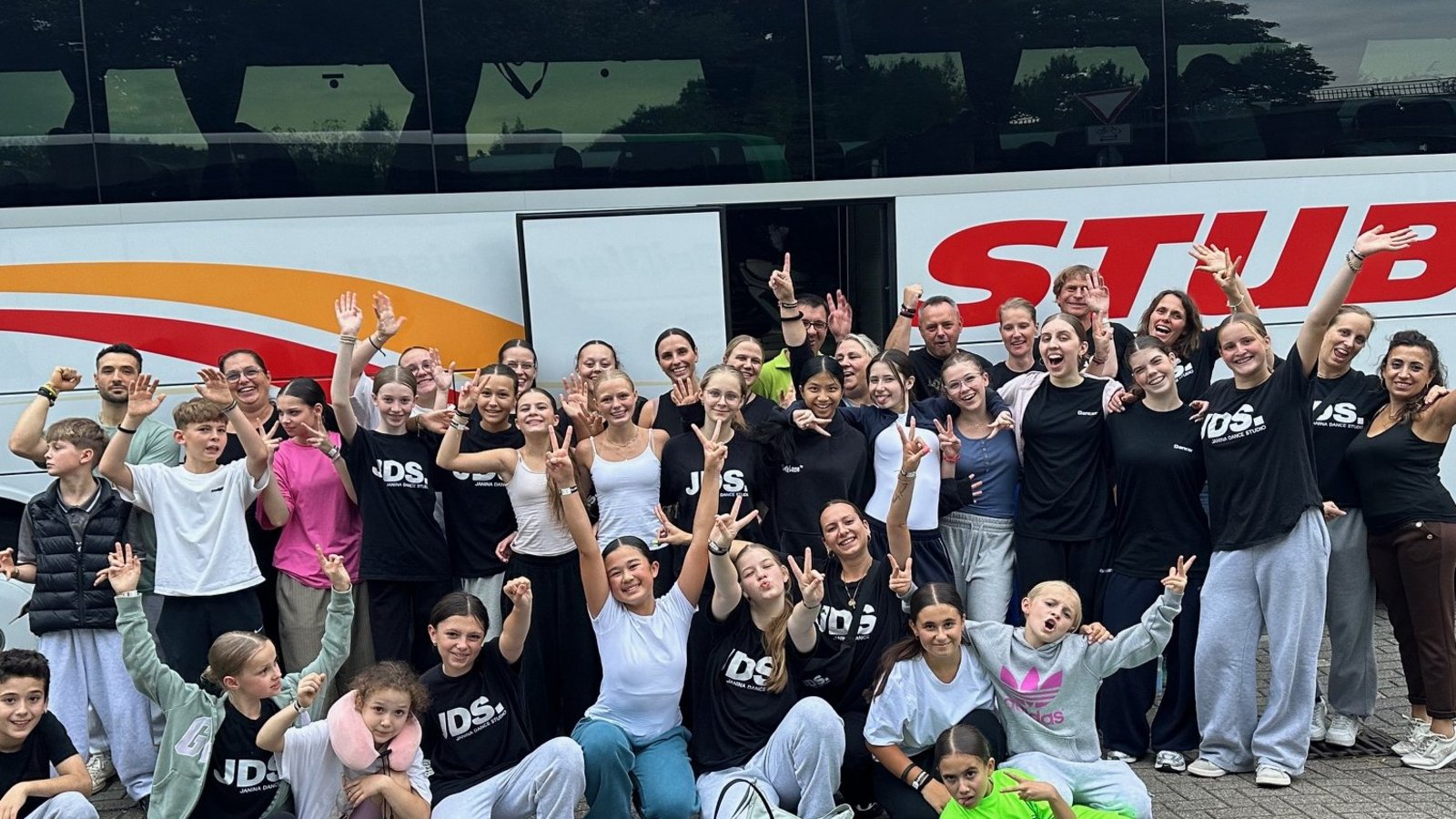 Sie sind am Samstagabend live im ZDF zu sehen: die Tänzerinnen und Tänzer der Janina Dance Studios aus Vaihingen. Foto: p Sie sind am Samstagabend live im ZDF zu sehen: die Tänzerinnen und Tänzer der Janina Dance Studios aus Vaihingen. Foto: p