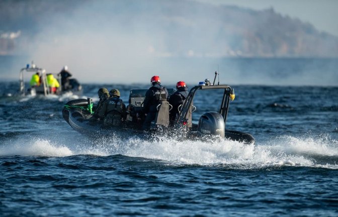 Trotz umfangreicher Suchmaßnahmen konnte eine 65-jährige Frau, die vor Kressbronn von einem Motorboot in den See gefallen war, nicht mehr aufgefunden werden. (Symbolfoto)<span class='image-autor'>Silas Stein/dpa</span>