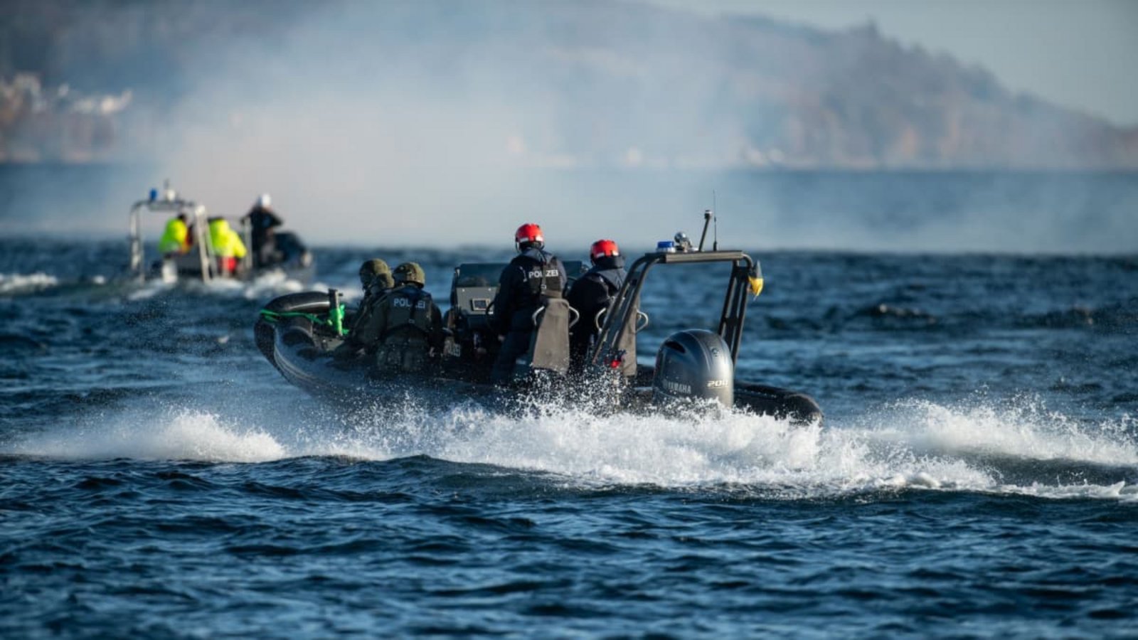 Trotz umfangreicher Suchmaßnahmen konnte eine 65-jährige Frau, die vor Kressbronn von einem Motorboot in den See gefallen war, nicht mehr aufgefunden werden. (Symbolfoto)Silas Stein/dpa